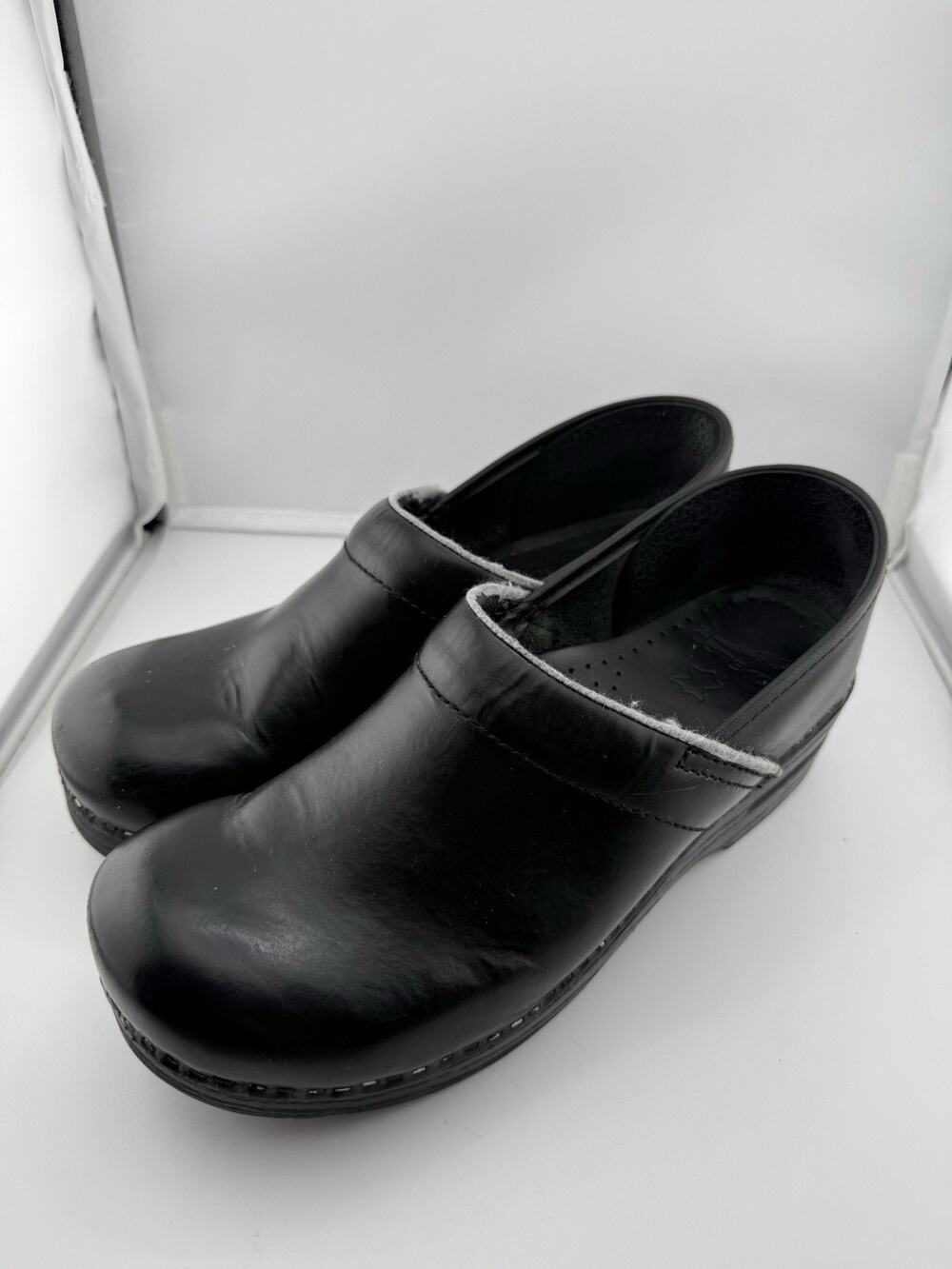 Dansko 36 Clogs Black Leather Professional Nursing Size 41N